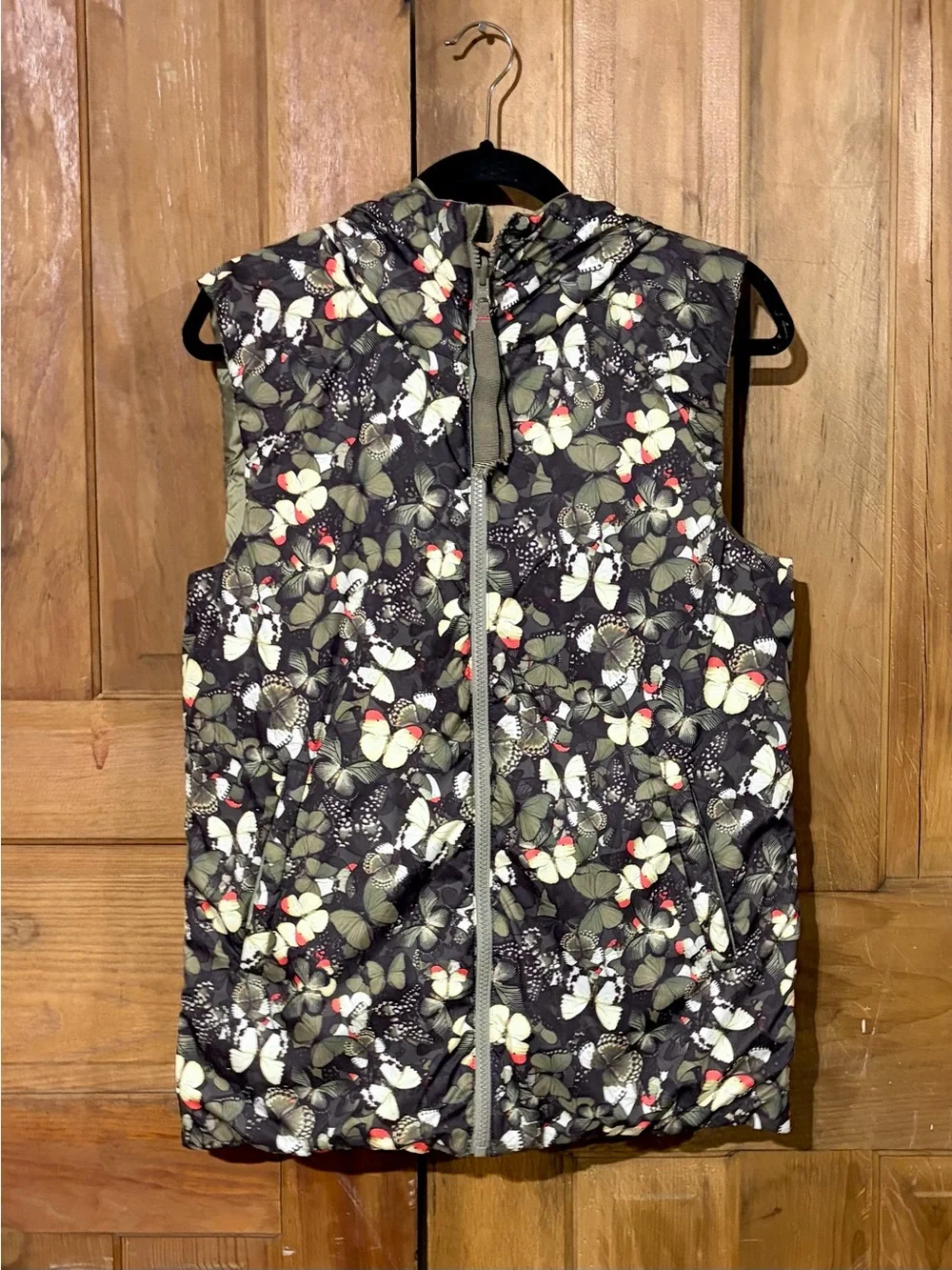 Lululemon – The Fluffiest Vest So Fly Butterfly Alarming Red Green – Sz. 10